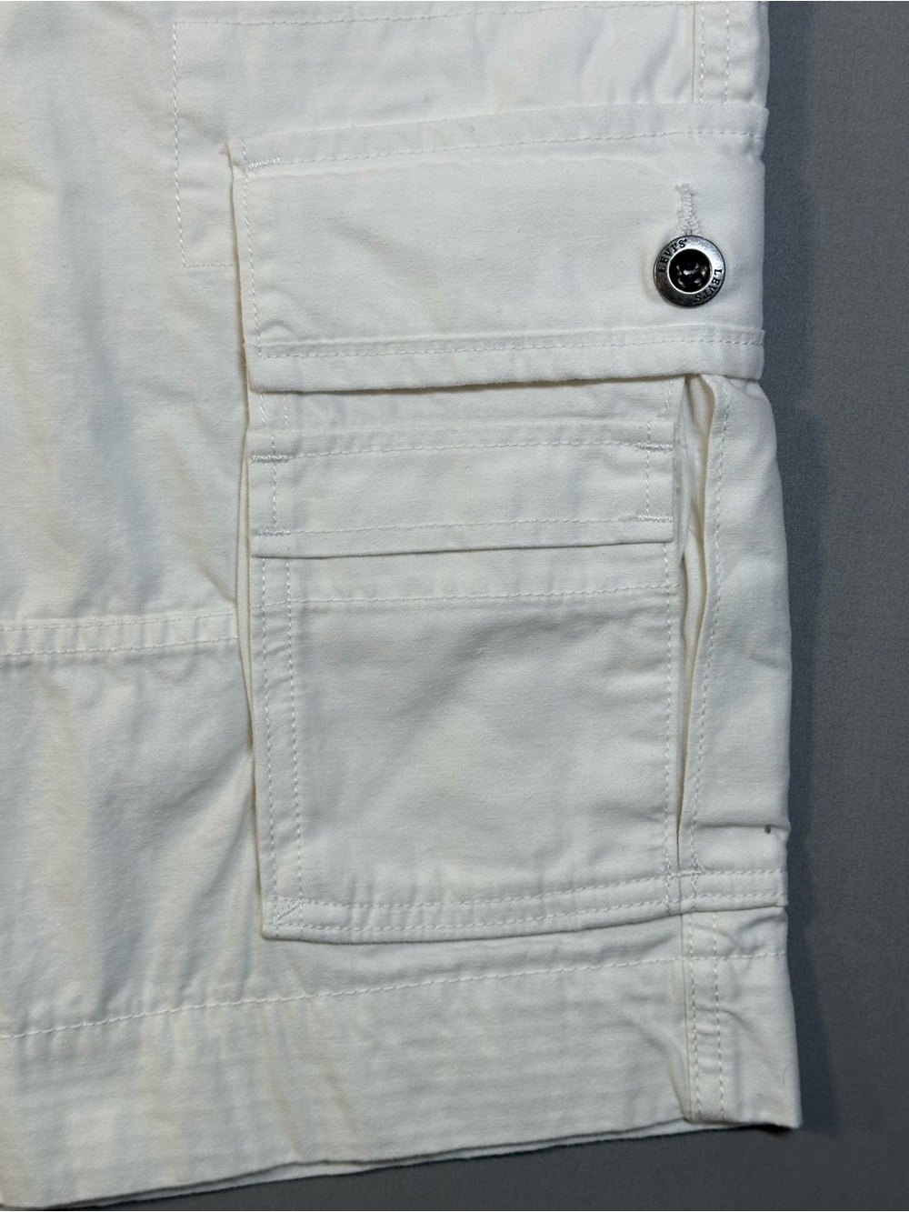 NWT Levi's Squad Cargo Shorts, White - Mens 32 - Picture 10 of 15